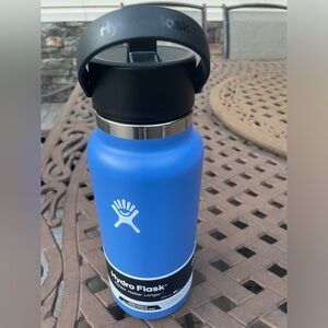 NWT- Hydro Flask 32oz Wide Mouth with Flex Straw Cap in Cascade